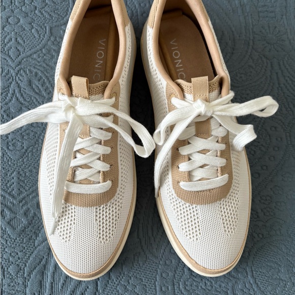 NEW Vionic Galia Sneakers - Picture 2 of 9